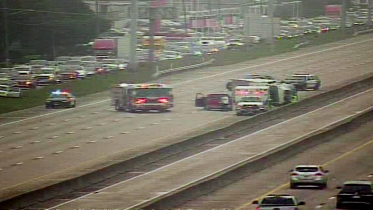 Cierra un tramo de la autopista I-45 South, en dirección norte, debido a un choque mortal