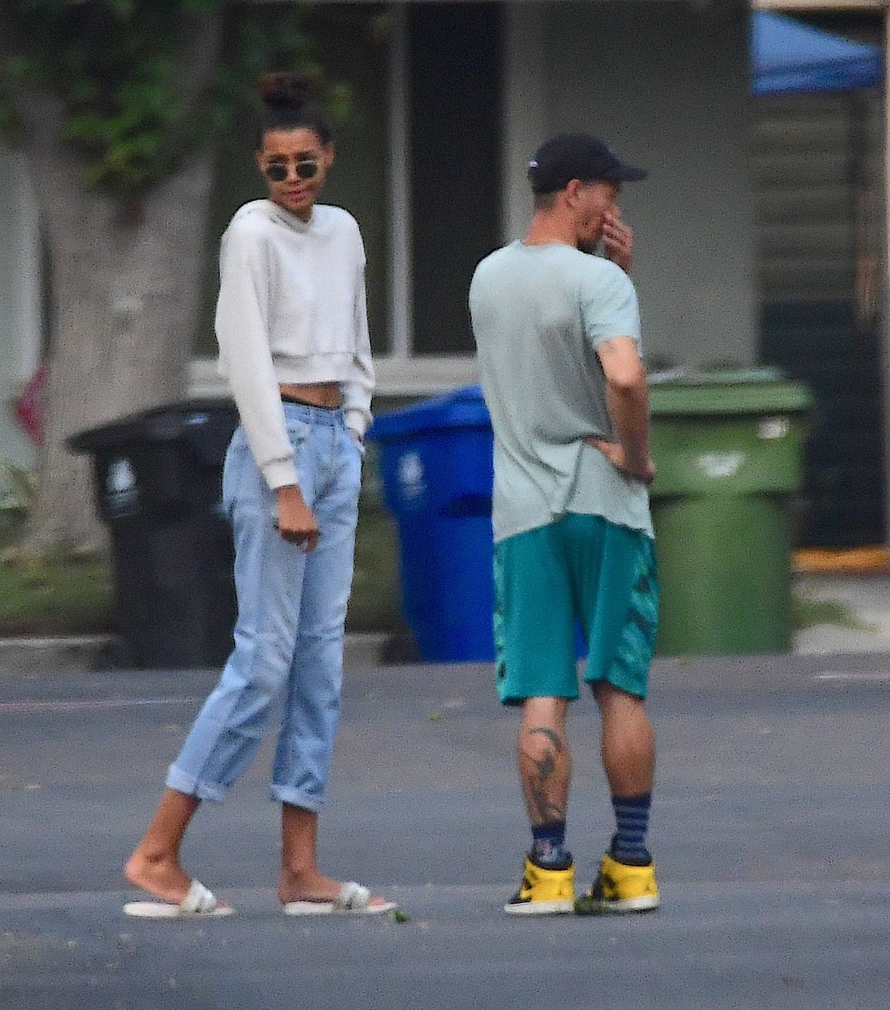 El 9 de septiembre ambos famosos hicieron algunas actividades de limpieza en el jardín, donde se les vio 
<b>conviviendo felices</b>, reportó Daily Mail.
<br>