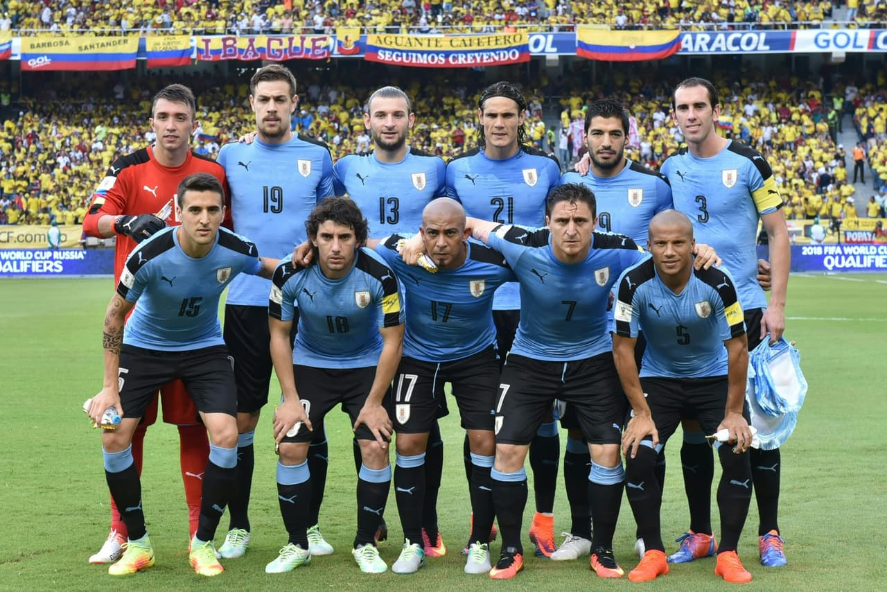 Conmebol - Uruguay: la 'celeste' ocupa el segundo lugar de la clasificación con 23 puntos, pero tiene detrás a 4 equipos que no dan el brazo a torcer.