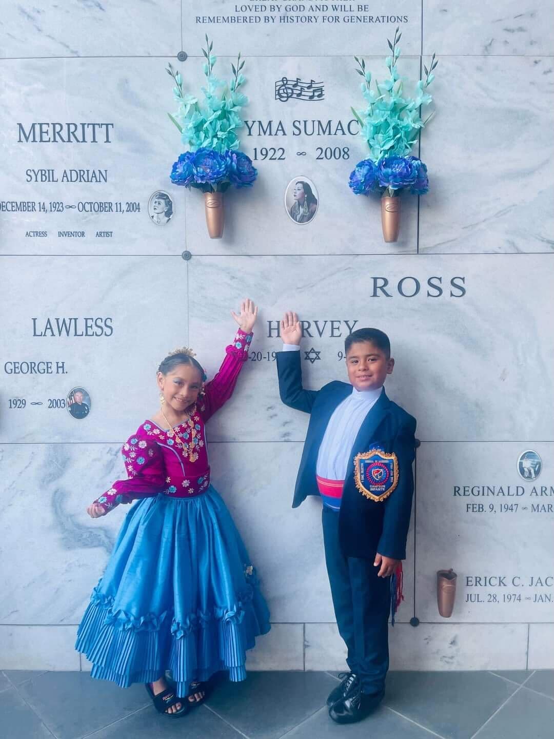 Súmac murió en el año 2008 a los 86 años en Los Ángeles, sus restos descansan en el cementerio Hollywood Forever a lado de otras leyendas de la talla de Judy Garland, Rudolph Valentino entre otras estrellas y productores de la industria cinematográfica de Hollywood.