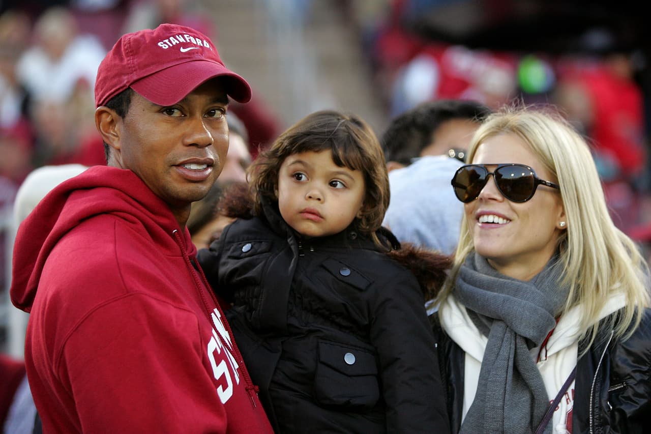 En diciembre de 2009, Woods anunció su retiro del golf con el fin de recuperar tiempo con su familia luego del escándalo de infidelidad.