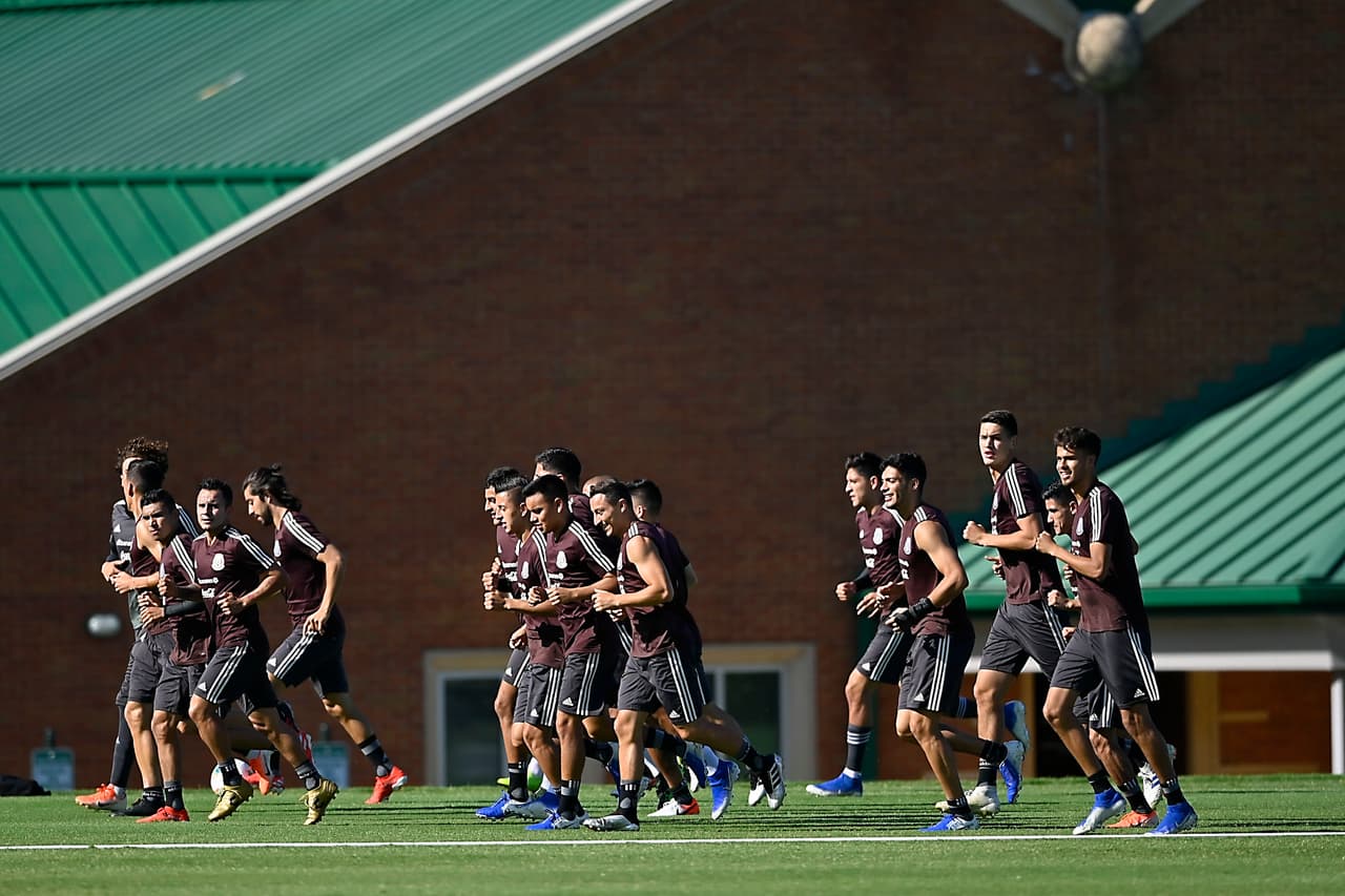 Después del retraso y de cruzar el país, la selección mexicana está preparándose para el encuentro del domingo ante Martinica.