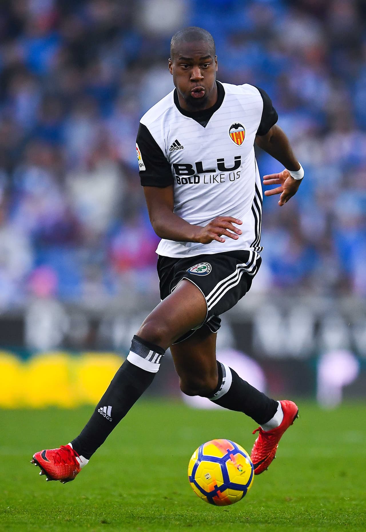 Geoffrey Kondogbia (Valencia C.F.): el buen mediocampista francés vive un segundo aire tras salir del Inter de Milán. En su recuperación, su precio no ha subido por lo que pasó de 24 a 18 millones de euros su valor en el mercado.