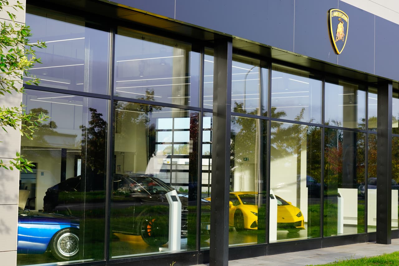 El aumento del tráfico peatonal a los concesionarios de Lamborghini en Estados Unidos también confirma esta tendencia de mayor interés hacia los superdeportivos. Según un reciente estudio realizado por Ben Kaplan, economista capacitado en Harvard, el tráfico peatonal a estos puntos de venta incrementó un 12% comparado a los registros obtenidos previo a la pandemia.