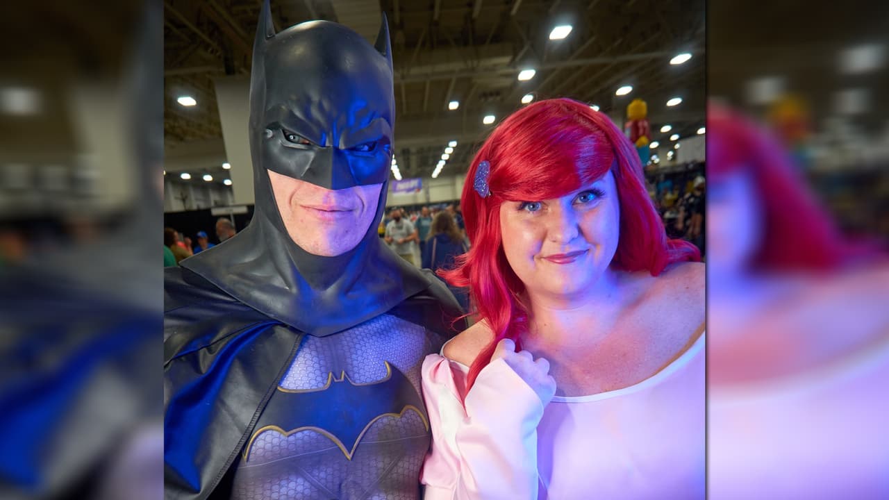 Aunque no llegó con Robín y no encontramos el Barimóvil en el centro de Salt Lake City, Batman muy bien acompañado ya está contando los días para regresar a FanX Salt Lake Comic Convention el próximo año. ¡Nos vemos dentro de 360 días!
<b> Muchas gracias a FanX Salt Lake Comic Convention por las increíbles fotografías.</b>