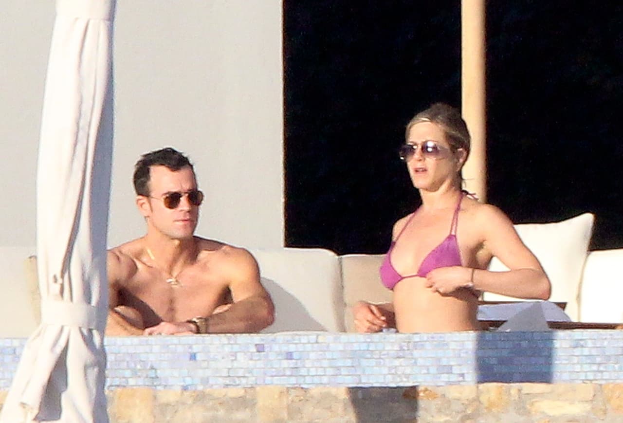 Jennifer y Justin acomodaron su enorme jardín para una magna fiesta.