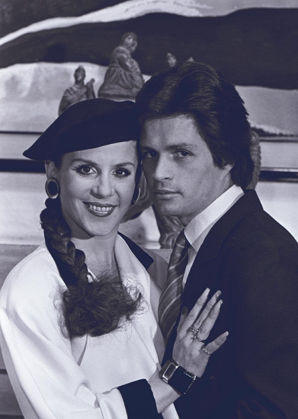 Tener un hijo era el requisito para heredar una fortuna, así que no le importó engañar a su esposa "Vilma" y a "Leonora".