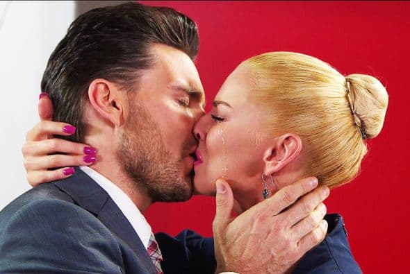 Hizo de todo para adueñarse de la empresa chocolatera de "Sofía".