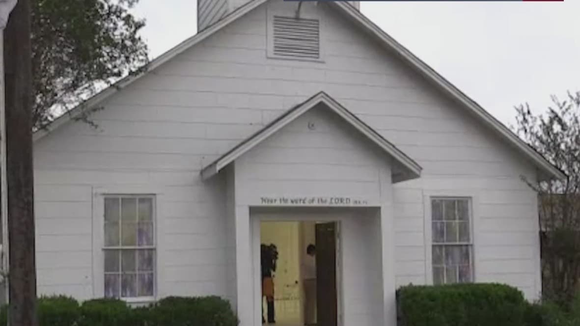 Familias de víctimas del tiroteo en Southerland Springs llegan a un acuerdo por $144 millones