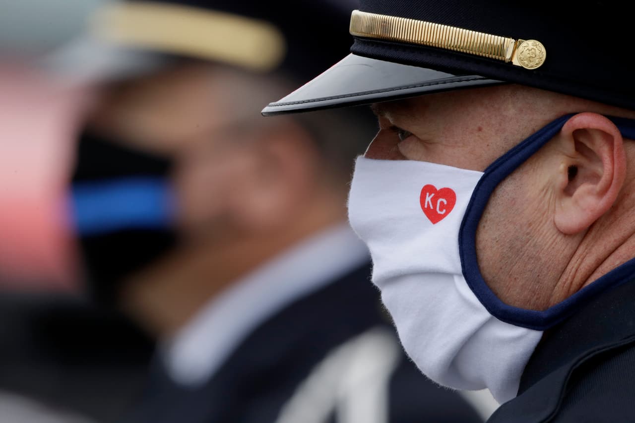 <b>Puesto 19. Kansas. 49.7% de las pruebas recomendadas por los expertos.</b> 75.5 nuevas pruebas por cada 100,000 personas (2,198 pruebas por día). Tasa de prueba positiva: 13.2% (18º más alta del país). Según una investigación de la Universidad de Harvard citada por 
<a href="https://247wallst.com/special-report/2020/05/13/nearly-all-states-are-undertesting-for-covid-and-heres-what-it-looks-like/"><u>24/7 WallSt </u></a>, EEUU necesita realizar un mínimo de aproximadamente 152 pruebas diarias por cada 100,000 personas para reabrir la economía de manera segura.
<br>