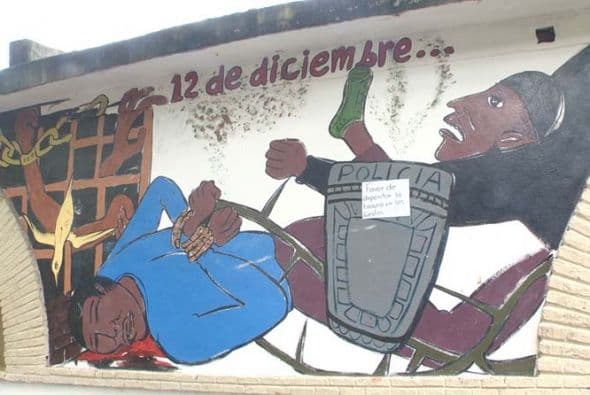 Otro mural recuerda la muerte de los dos estudiantes durante el bloqueo de diciembre de 2011.