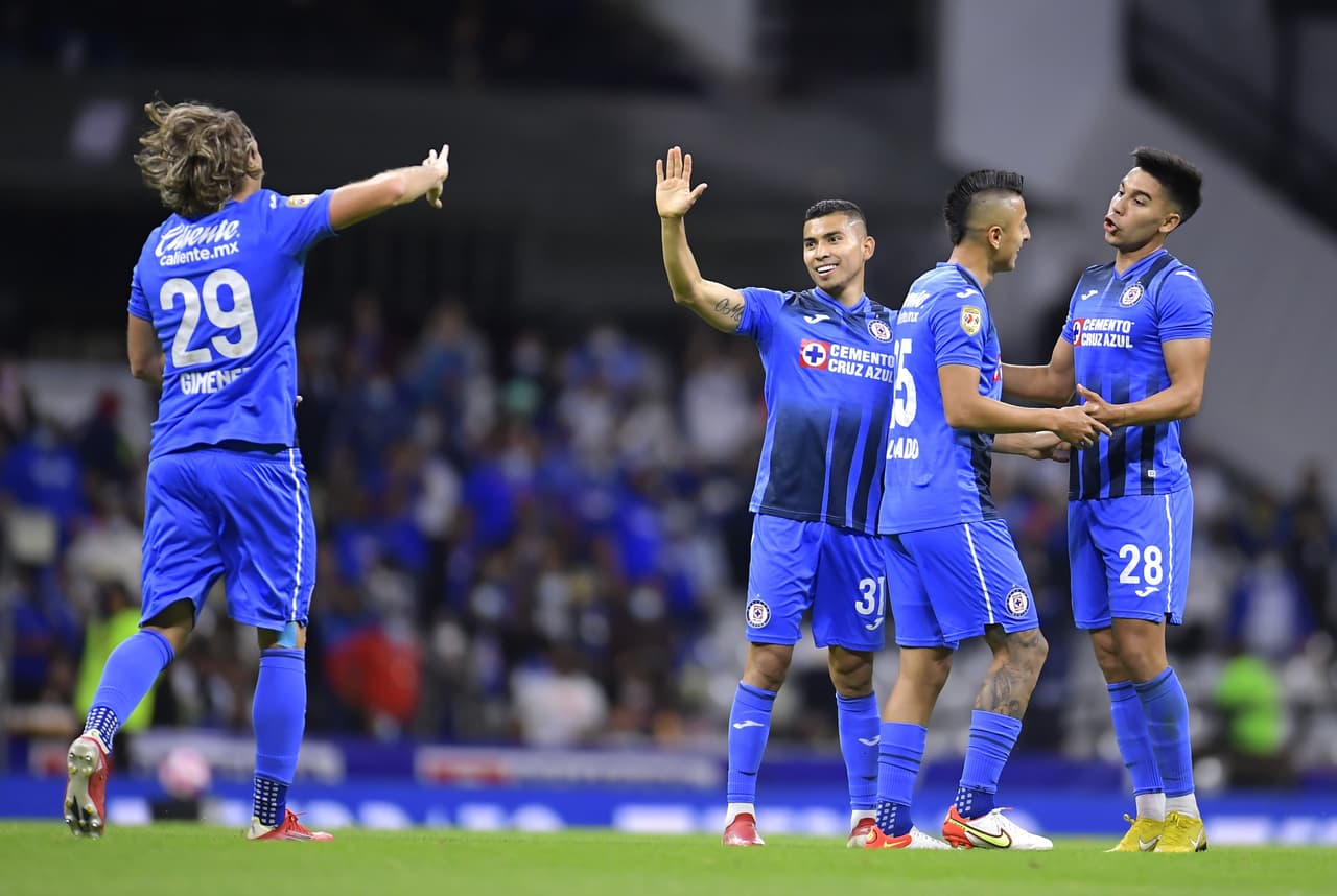 Los jugadores de la Máquina festejaron con mesura el empate.