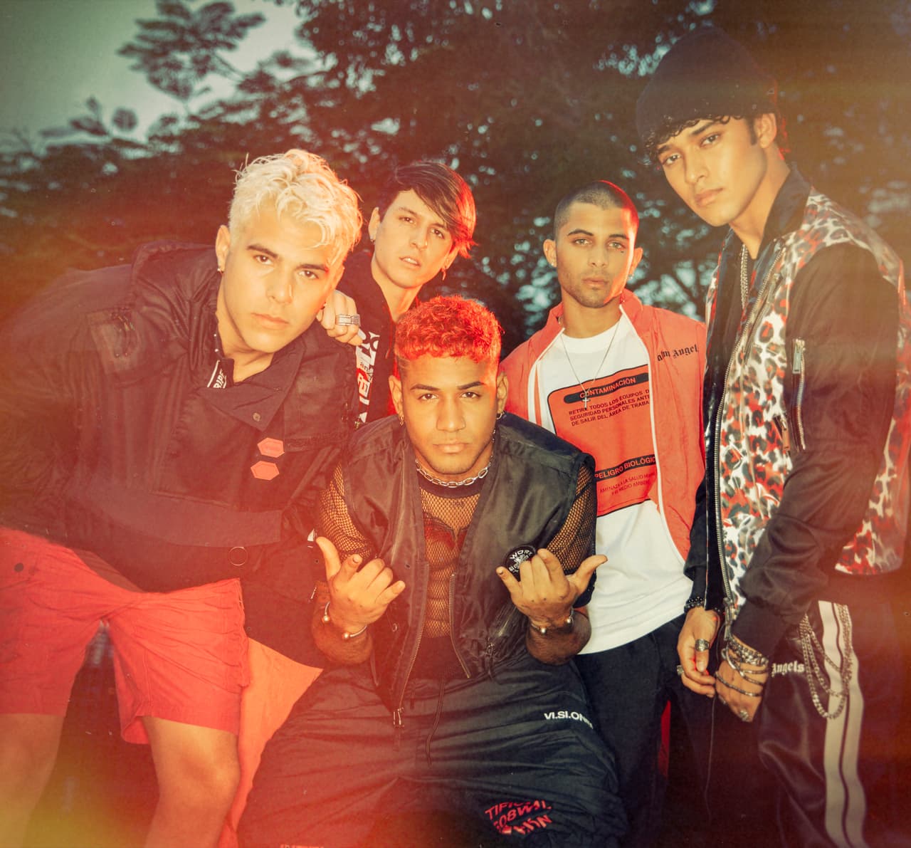 La agrupación CNCO harán felices a sus miles de fans al ser parte de la gala. Los jóvenes, quienes tienen cuatro Premio Lo Nuestro en su haber, cantarán su más reciente sencillo 'Pegao' junto a Manuel Turizo. Están nominados en las categorías Canción del Año pop/rock y Grupo o dúo del año.