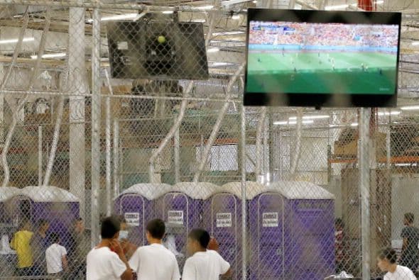 Y en el caso del refugio de Arizona, pareciera un centro más bien improvisado. ¿Quieres ver más Noticias de inmigración aquí