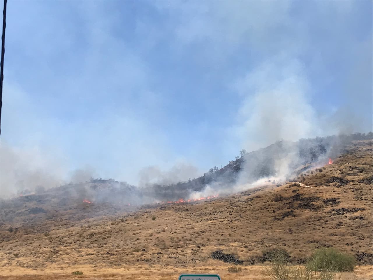 El incendio estalló el jueves por la mañana en la montaña Thunderbird, que se encuentra en Glendale, Arizona.
<br>