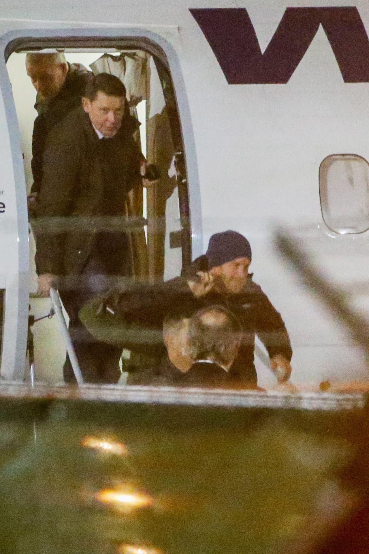 <b><a href="https://www.thesun.co.uk/news/10781508/meghan-markle-prince-harry-baby-archie-megxit/" target="_blank">El vuelo aterrizó en la isla canadiense a las 9:47 p.m. hora local</a>. </b>A su llegada se le vio sonriente, probablemente porque finalmente vería al pequeño Archie, al que no había visto en casi dos semanas.