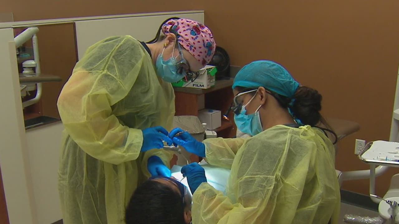 Estudiantes de Edgewood sin seguro médico reciben servicios dentales gratuitos