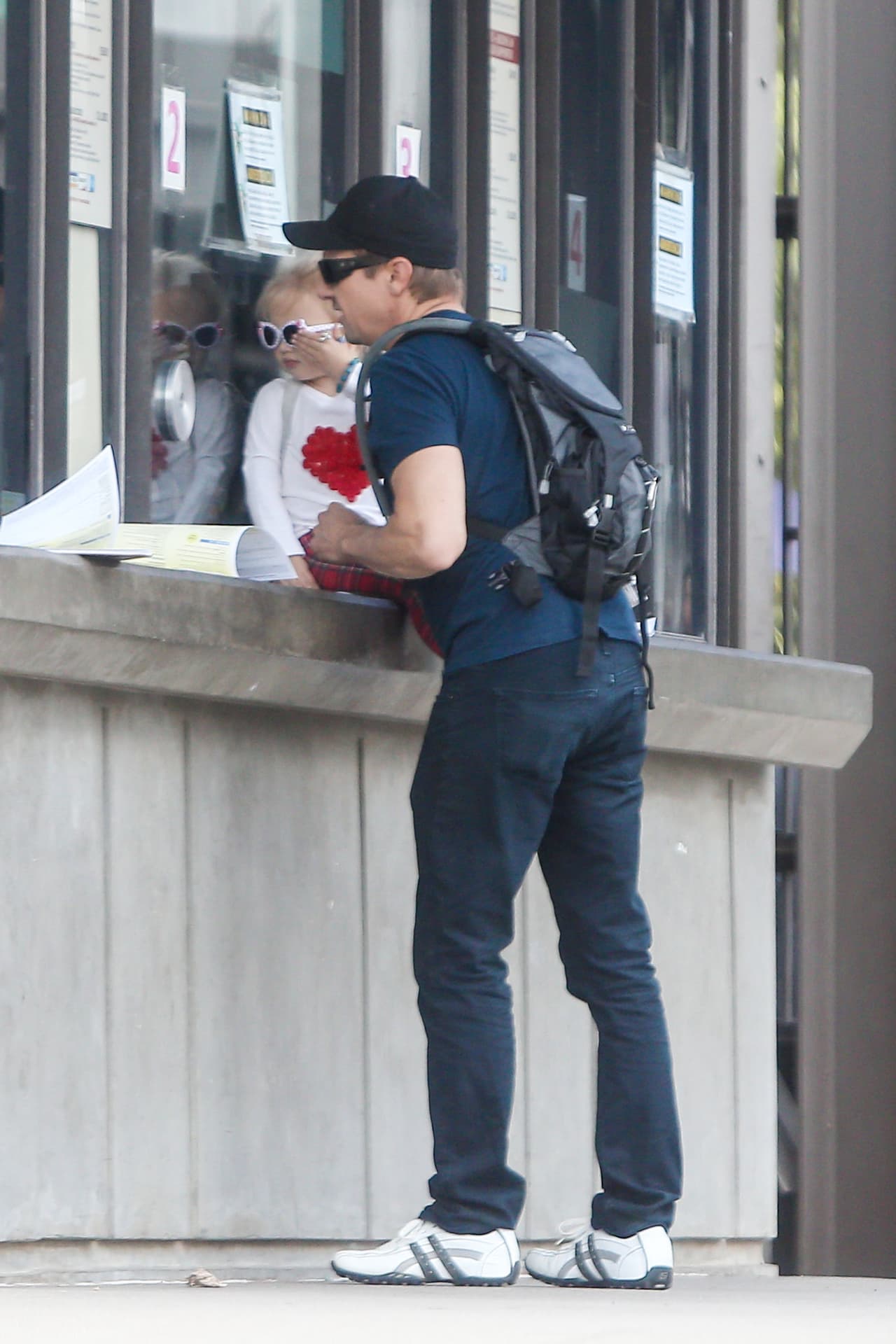 ¡Listo! Lo acompañó en el puesto de venta.