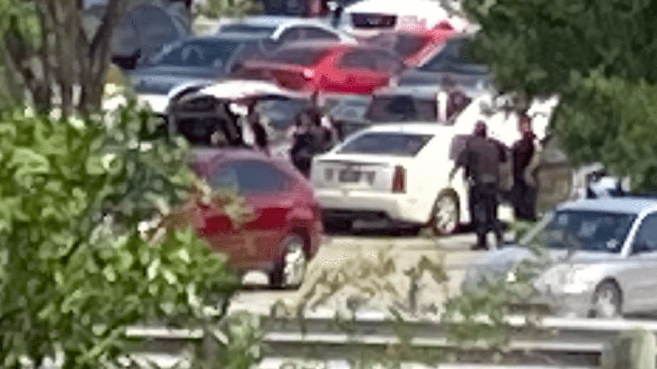 Arrestan a un estudiante en Brennan High School al encontrar un arma