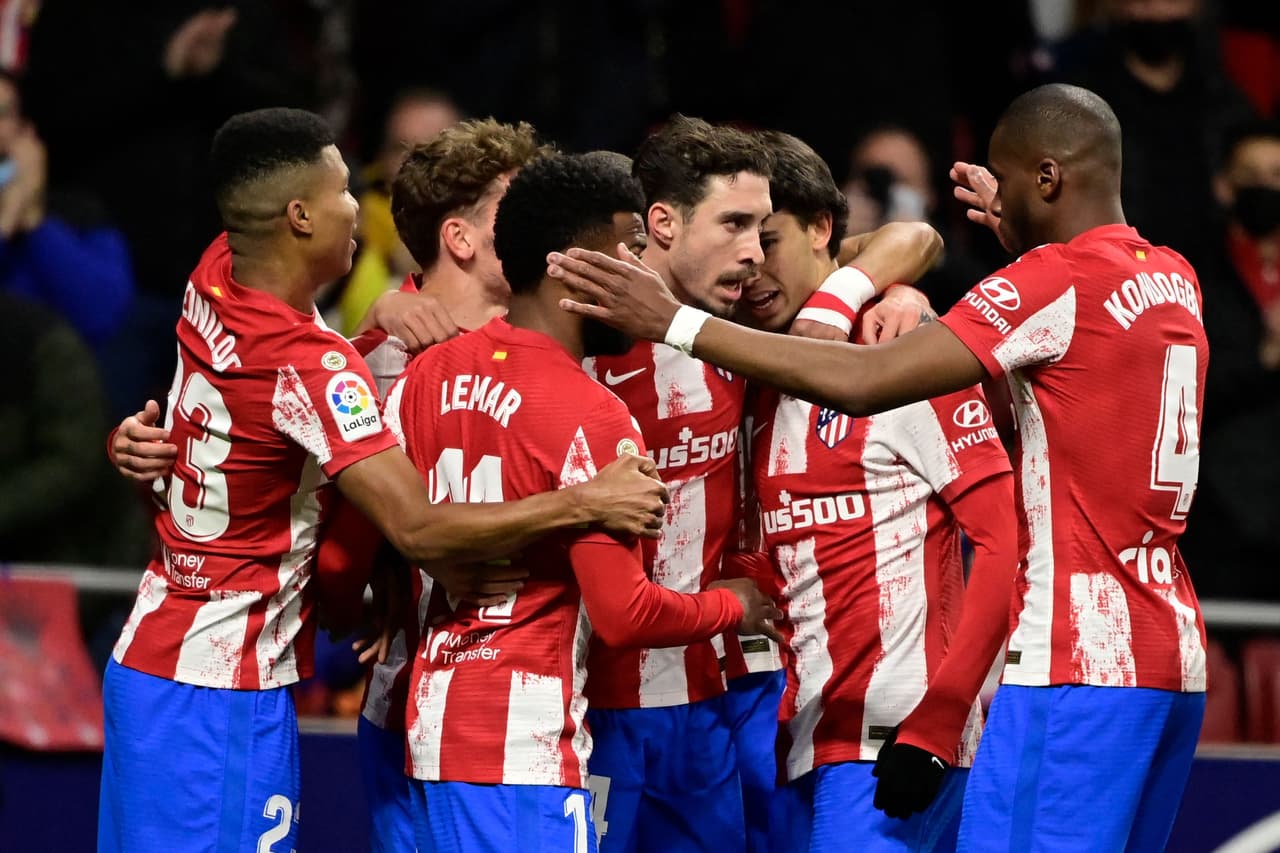 El Atlético de Madrid goleó al Alavés con sendos dobletes de Joao Félix y Luis Suárez.