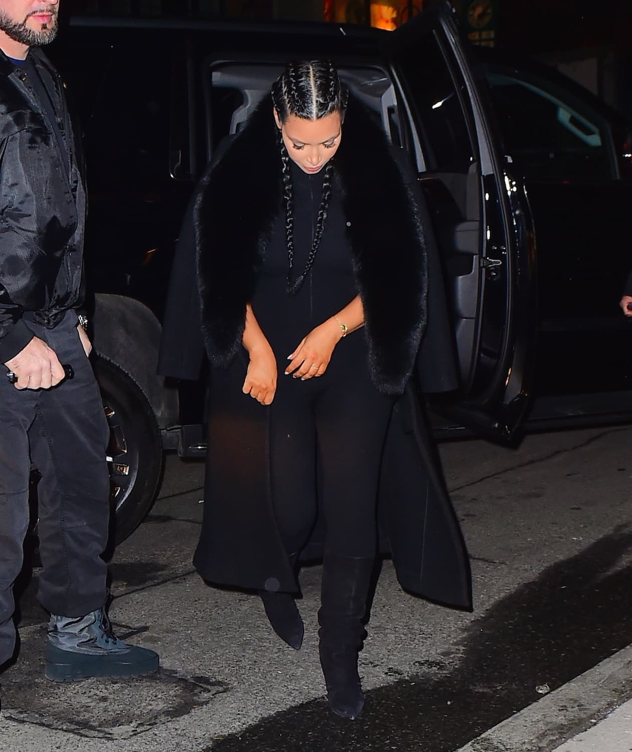 Kanye organizo una fiesta para presentar su nuevo material musical.