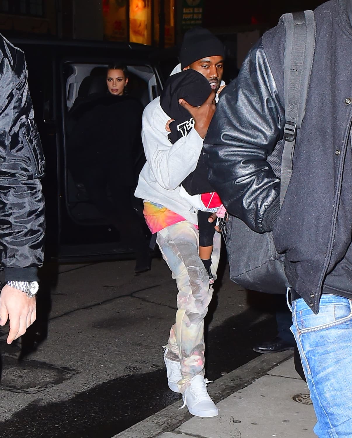 Por fin la parejita decidió dejar su mansión de Los Ángeles.