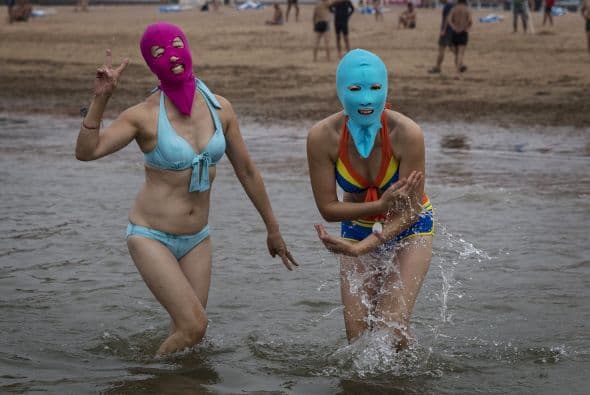El facekini es sólo una de las muchas tendencias protectoras solares nacidos en Asía.