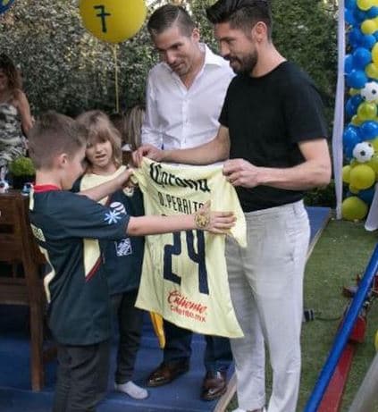 A esta celebración también asistió un invitado especial: el futbolista del América, Oribe Peralta.