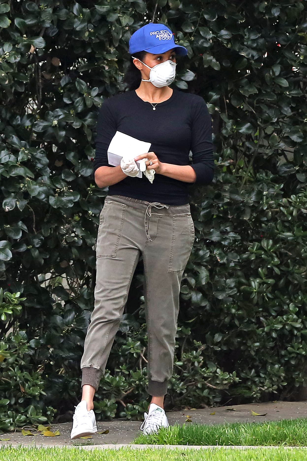 Sus defensores explicaron que la exactriz habló con su 'Amigo A' cuando estaba escribiendo la carta para su padre, pero 
<b>no profundizaron sobre el contenido</b>, lo cual sucedió siete meses antes de que el artículo fuera publicado por People en febrero de 2019.
<br>