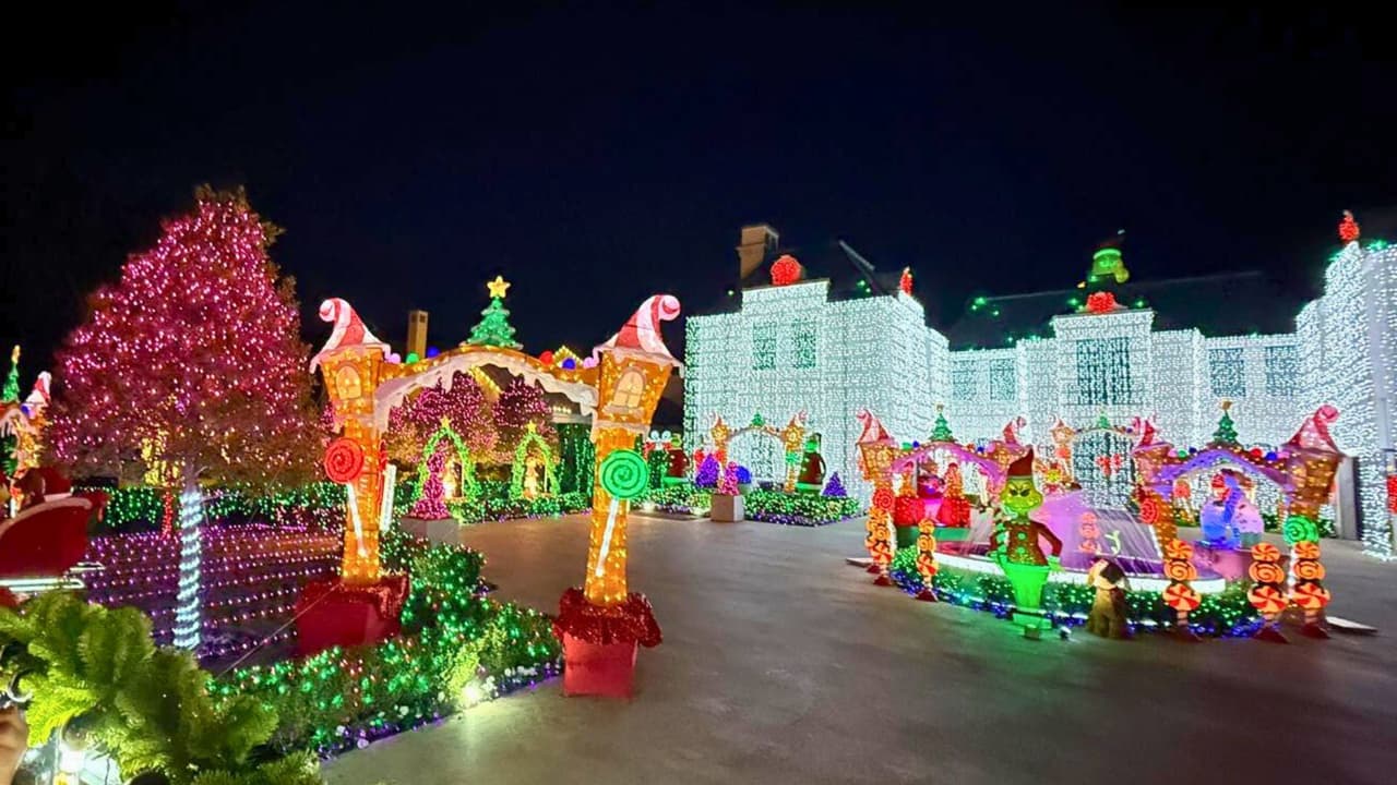 No, no es la primera vez que esta famosa mansión es decorada de temporada. En
<a href="https://www.univision.com/local/dallas-kuvn/casa-viral-problema-dallas-decoraciones-masivas-fotos" target="_blank">Halloween también acaparó los reflectores</a> con sus escalofriantes decoraciones y hasta el debate por el caos vial que hubo en la zona.