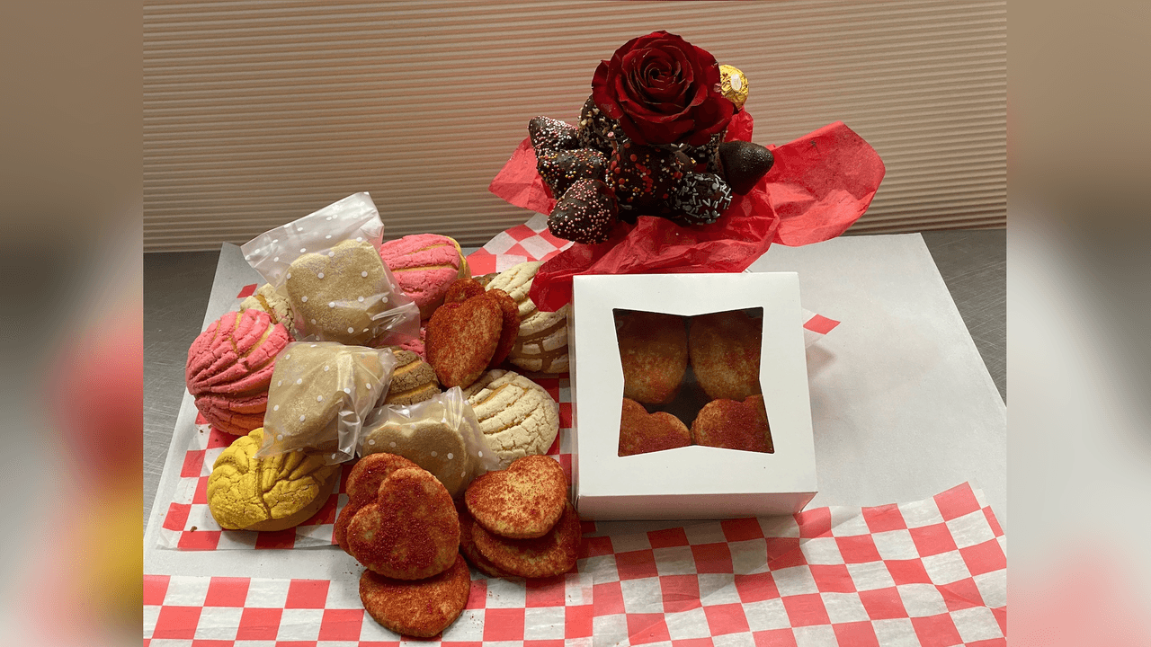 El Nopal Bakery ofrece una variedad de pan para el Día de San Valentín.