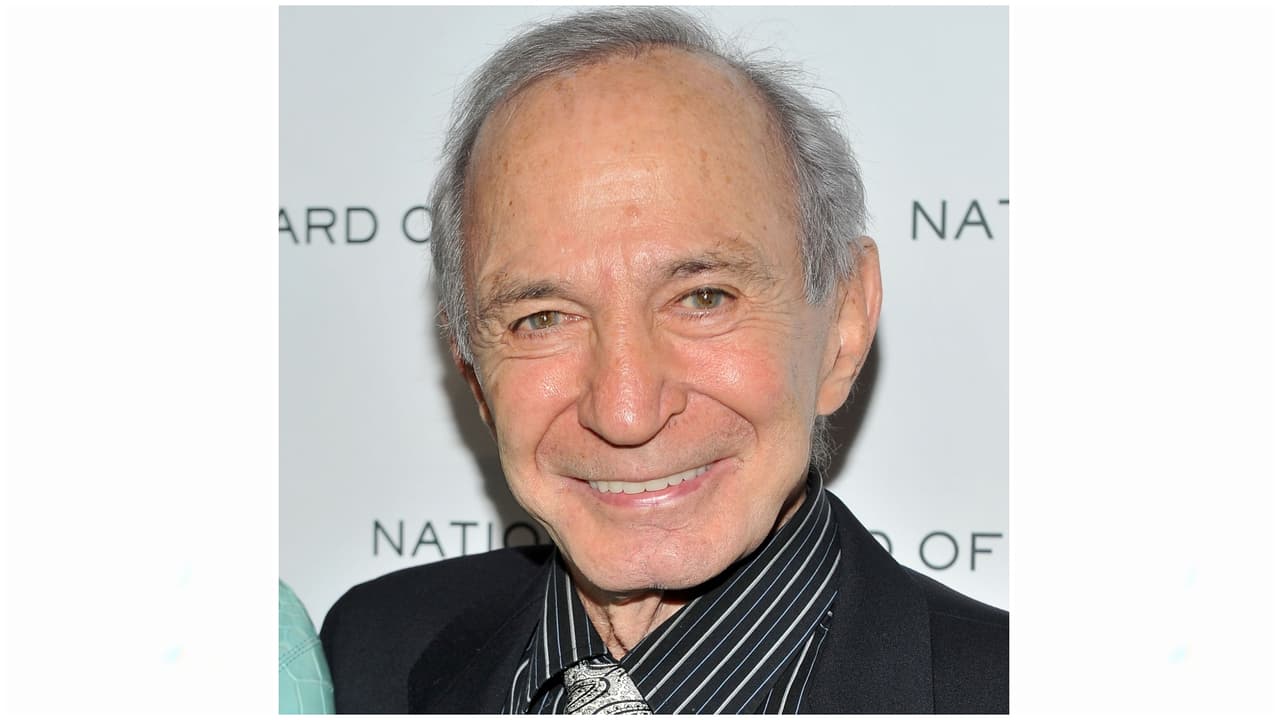 Ese mismo año, recibió el Premio Donostia en el Festival de Cine de San Sebastián como un reconocimiento a su carrera en el cine. Ben Gazzara falleció en el 2012 a los 81 años de edad, a causa de cáncer de páncreas.