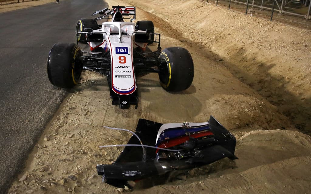 Inicia la Formula 1 con muchas sorpresas, Lewis Hamilton se corona campeón del primer Grand Prix del año, mientra que el mexicano Sergio Pérez, de ir en último lugar por un problema en su monoplaza, terminó quinto lugar en su debut con la escudería Red Bull. Su compañero Max Verstappen logró la segunda posición, mientras que Valtteri Bottas quedó en tercer lugar con Mercedes Benz.