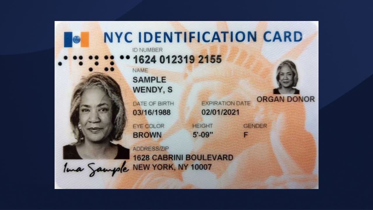 Qué es la IDNYC y cómo pueden usarla los inmigrantes y personas sin hogar 