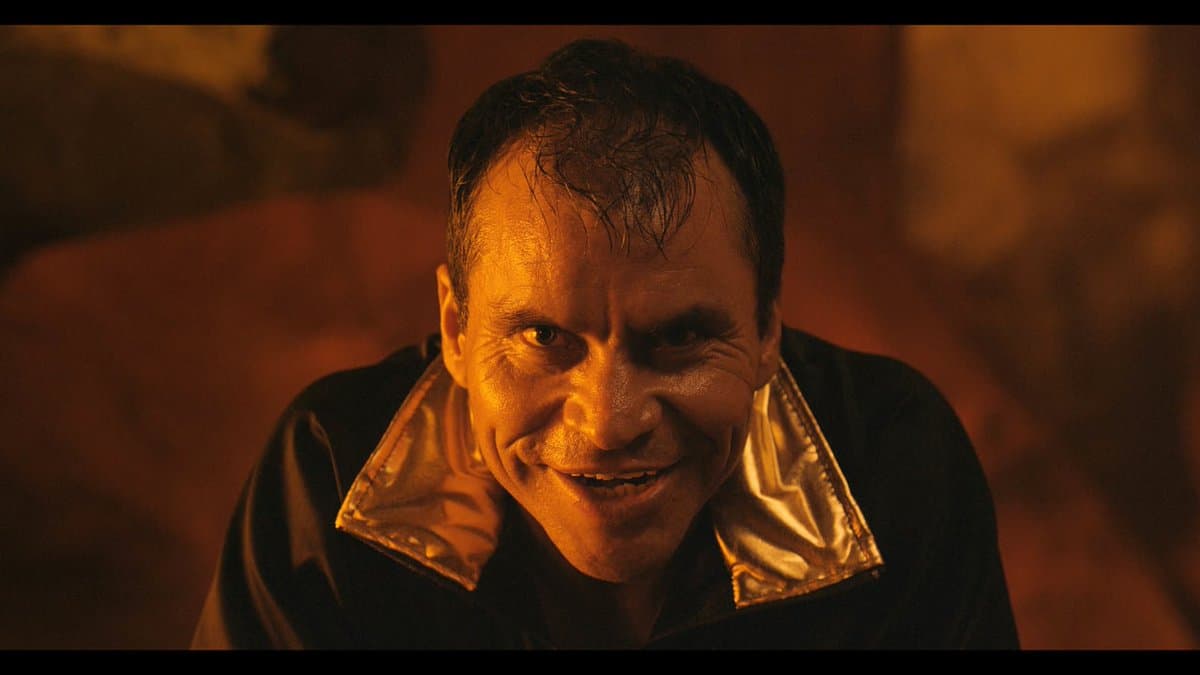 En 
<i>Tenemos la sangre </i>se convirtió en un vagabundo que lleva a un par de hermanos por el camino de la depravación. Con este trabajo también se llevó buenas críticas