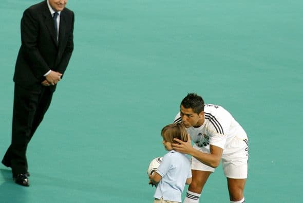 El recientemente nombrado 'Balón de Oro' dedicó este premio a los niños con leucemia, con los que se solidariza de manera simbólica donando médula periódicamente.