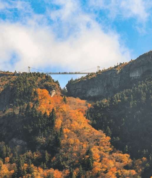 El Grandfather Mountain, ubicado a unos 1,812 metros de altura, cuenta con uno de los puentes colgantes de mayor renombre en Estados Unidos. Lugar: Grandfather Mountain, NC.