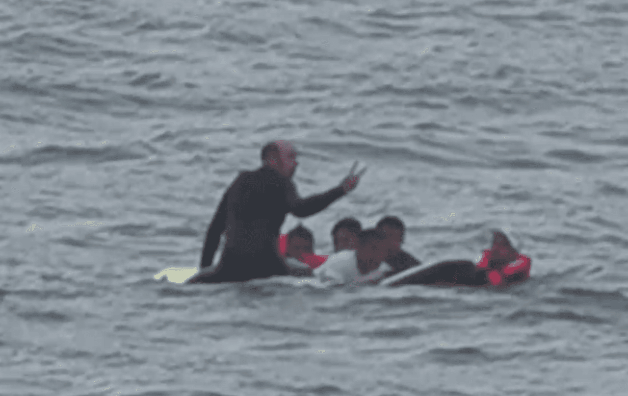 La emergencia se reportó alrededor de las 5:10 am de este jueves en el bloque 300 de la calle Marine en el área de la costa de La Jolla en San Diego, California.