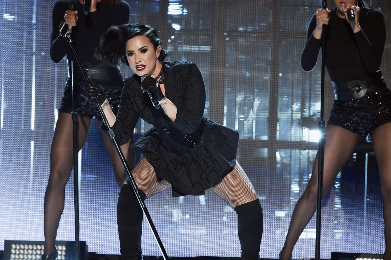 Los pasos y la interpretación intensa, son parte de su mega show.