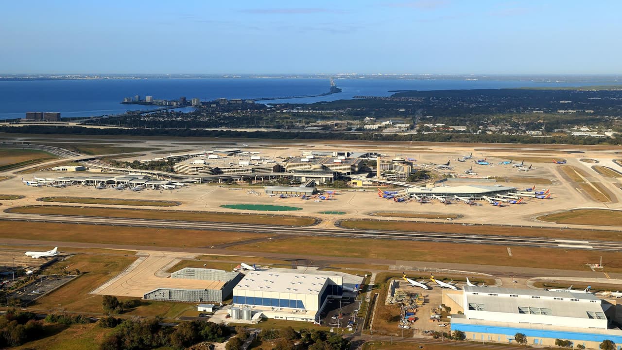 Autoridades emprenden operativo contra el narcotráfico en el Aeropuerto Internacional de Tampa