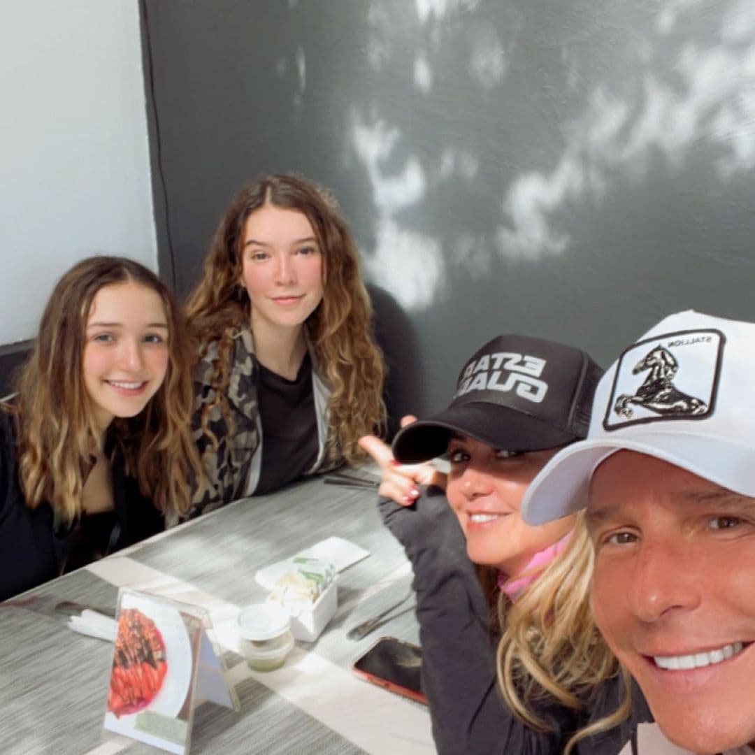 Actualmente ya no lo vemos con el cabello largo y se ha dedicado a la música y a su familia. La actriz y presentadora Andrea Legarreta es su esposa desde el año 2000 y juntos tienen dos hijas: Mía (16 años) y Nina (14 años).