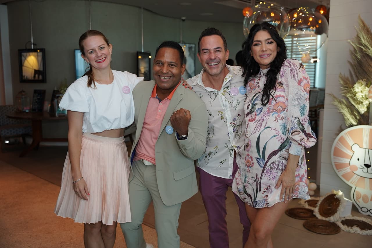 Carlos Calderón y Vanessa Lyon celebraron su baby shower para anunciar que ya están en la recta final de la dulce espera de su hijo.