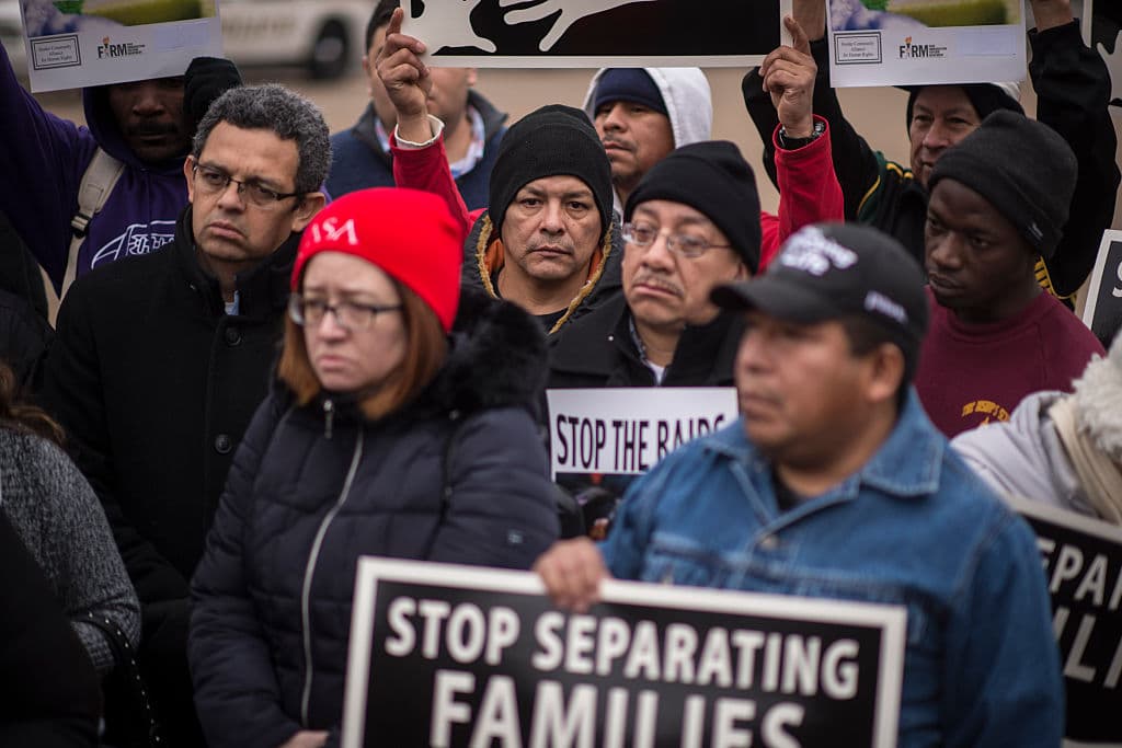 Crece el rechazo a las redadas y los pedidos al gobierno de Obama para que las detenga