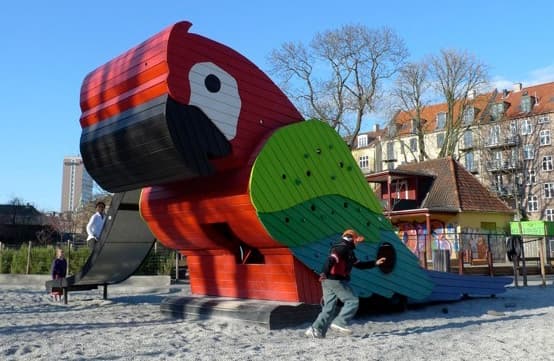 Los fantásticos juegos infantiles que están llegando a las plazas y escuelas