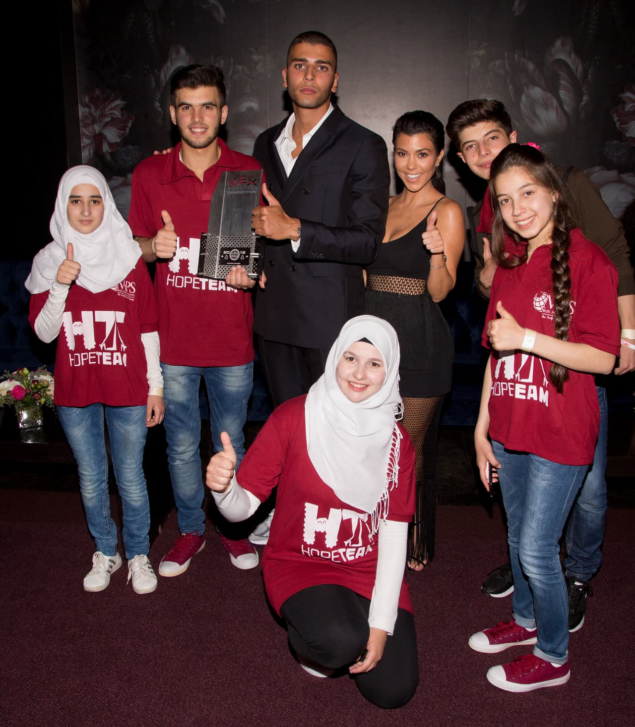 La fuente también señaló que el coqueteo entre ambos simplemente es por diversión: "Siempre son vertiginosos mientras están juntos, pero es inofensivo. 
<b>Son amigables, se divierten</b> y es conveniente".