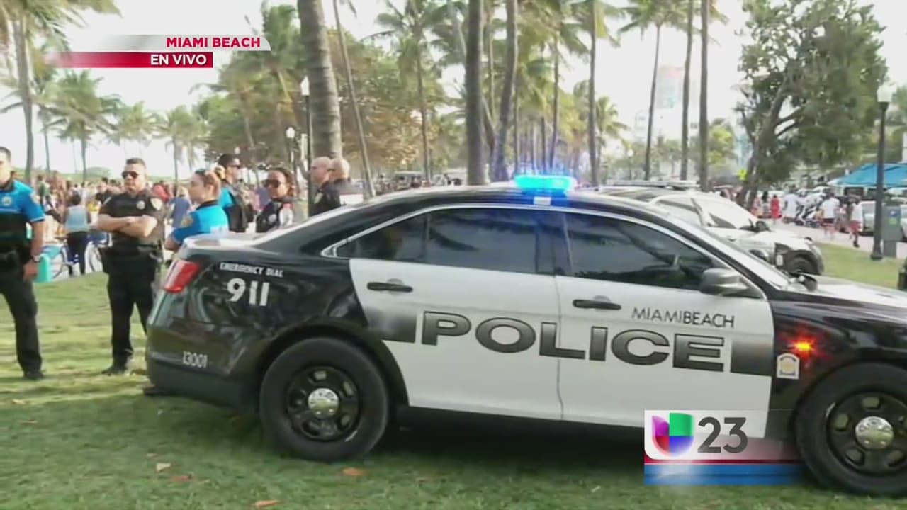 Jóvenes turistas generan disturbios e inundan de basura playas de Miami Beach
