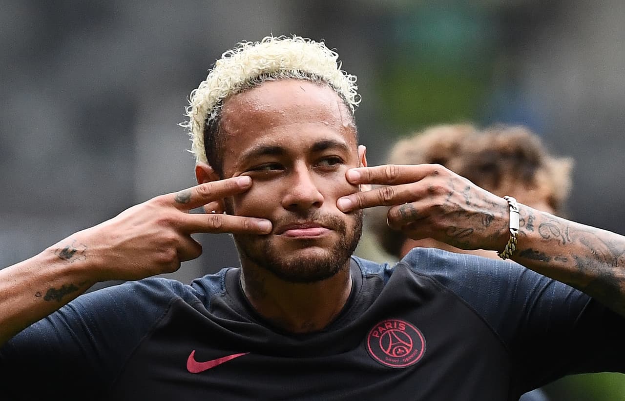 Desaparecen a Neymar en tienda del PSG