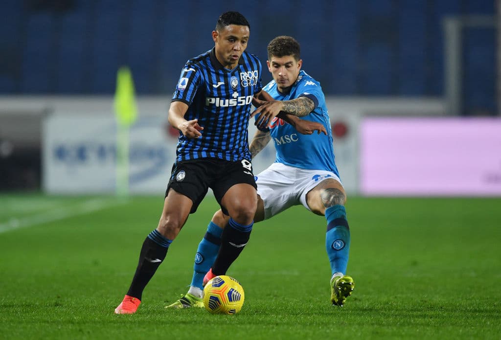 Duván Zapata, Robin Gosens, Luis Muriel y Cristian Romero fueron los encargados de anotar en la victoria 4-2 del Atalanta sobre el Napoli. Atalanta se mantiene en la tercer posición de manera momentánea y el Napoli se queda en la séptima posición, aunque tienen un partido pendiente por jugar.