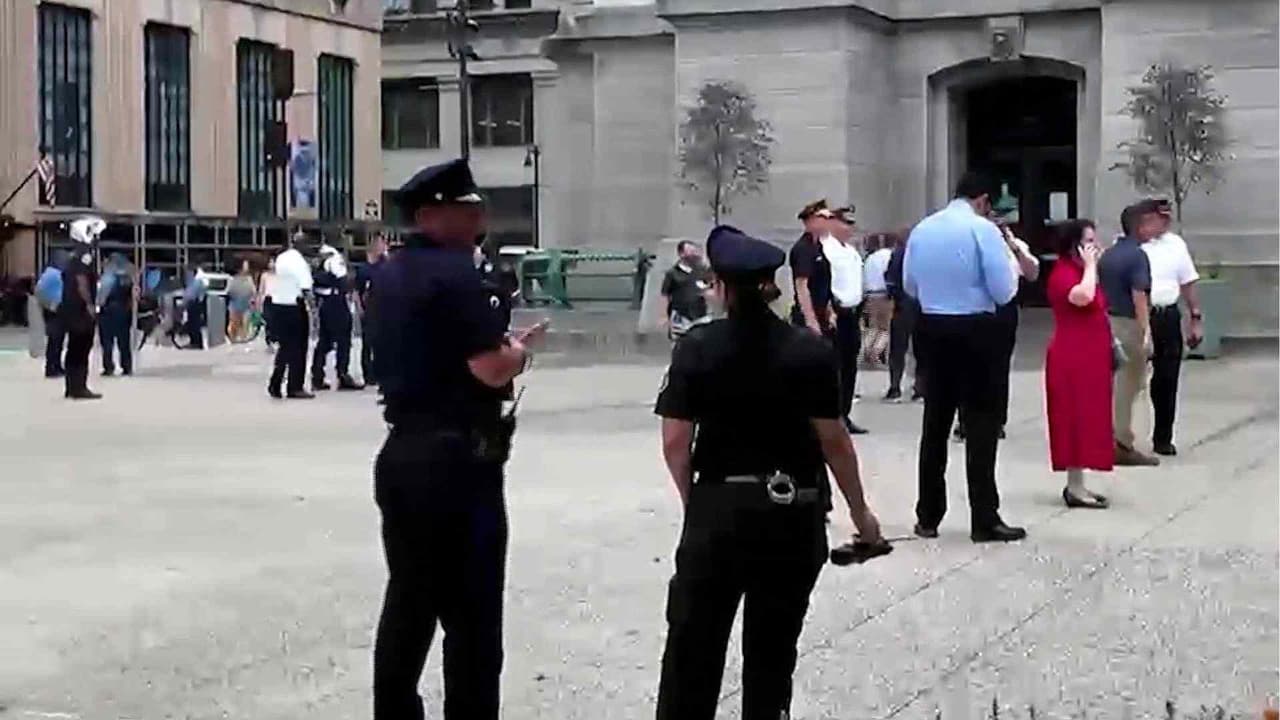 Evacúan City Hall de Filadelfia tras alerta por equipaje detectado como sospechoso por perros K-9