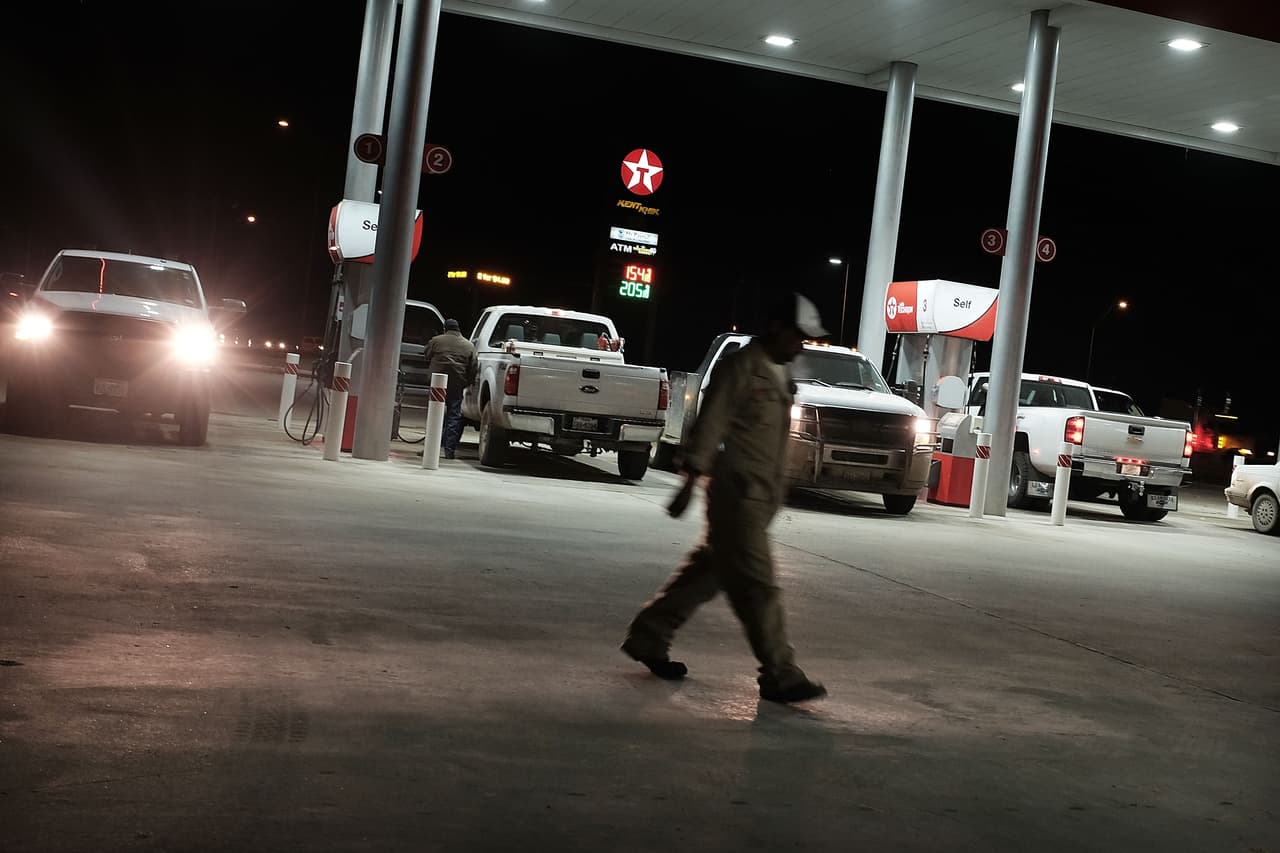 El petróleo de referencia en el país registró su peor caída en un solo día desde septiembre, en una sesión en la que llegó a bajar a un mínimo intradía de 26,19 dólares, y con este desplome acumula ya una fuerte caída del 25 % desde que comenzó el año.